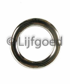 ring zilverkleurig 2mm dik en 24mm opening