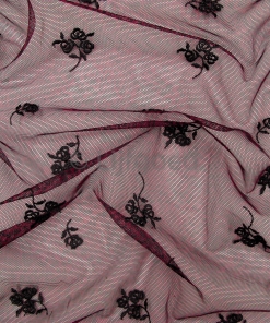 mesh warm rood/zwart 140cm bloemen geborduurd