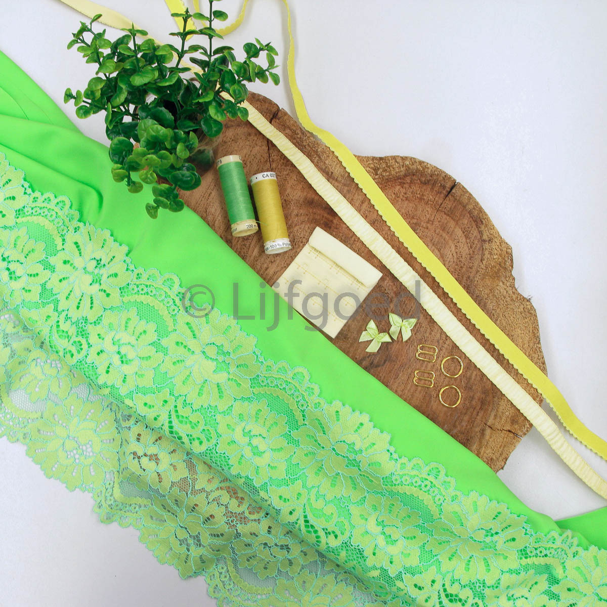 Lingeriepakket groen met gele afwerking 12mm schouderband & L+R kant
